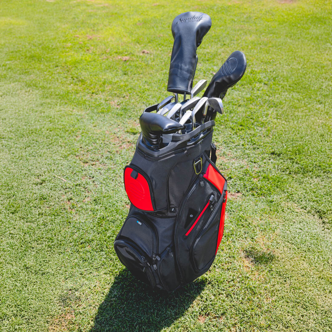 Big Rig golf bag in blackjack with clubs on a grassy field
