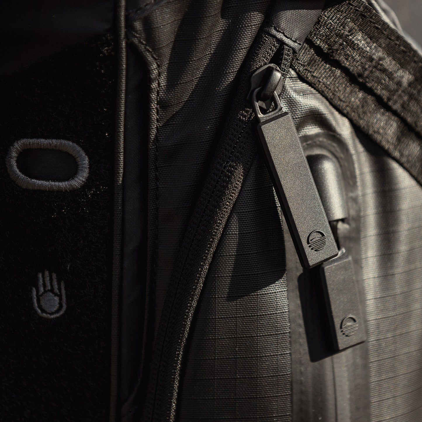 A close up shot of The Ranger golf bag's zipper
