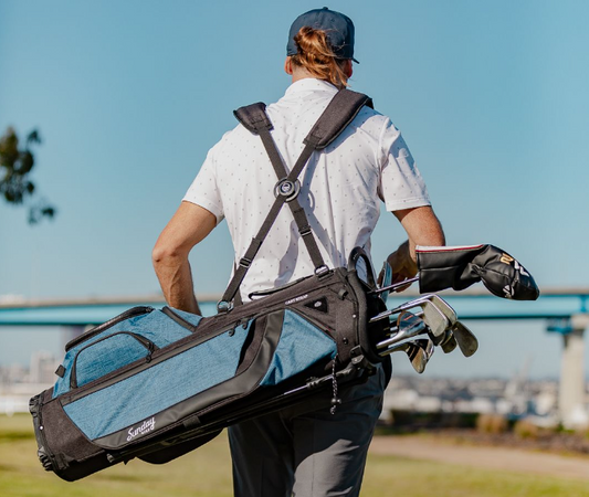 golf player with The Loma Sunday Golf bag in Seafoam Par 3 