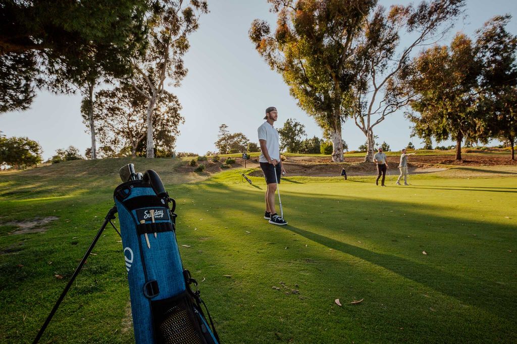 Players on a golf course with the El Camino cobalt blue walking golf bag 