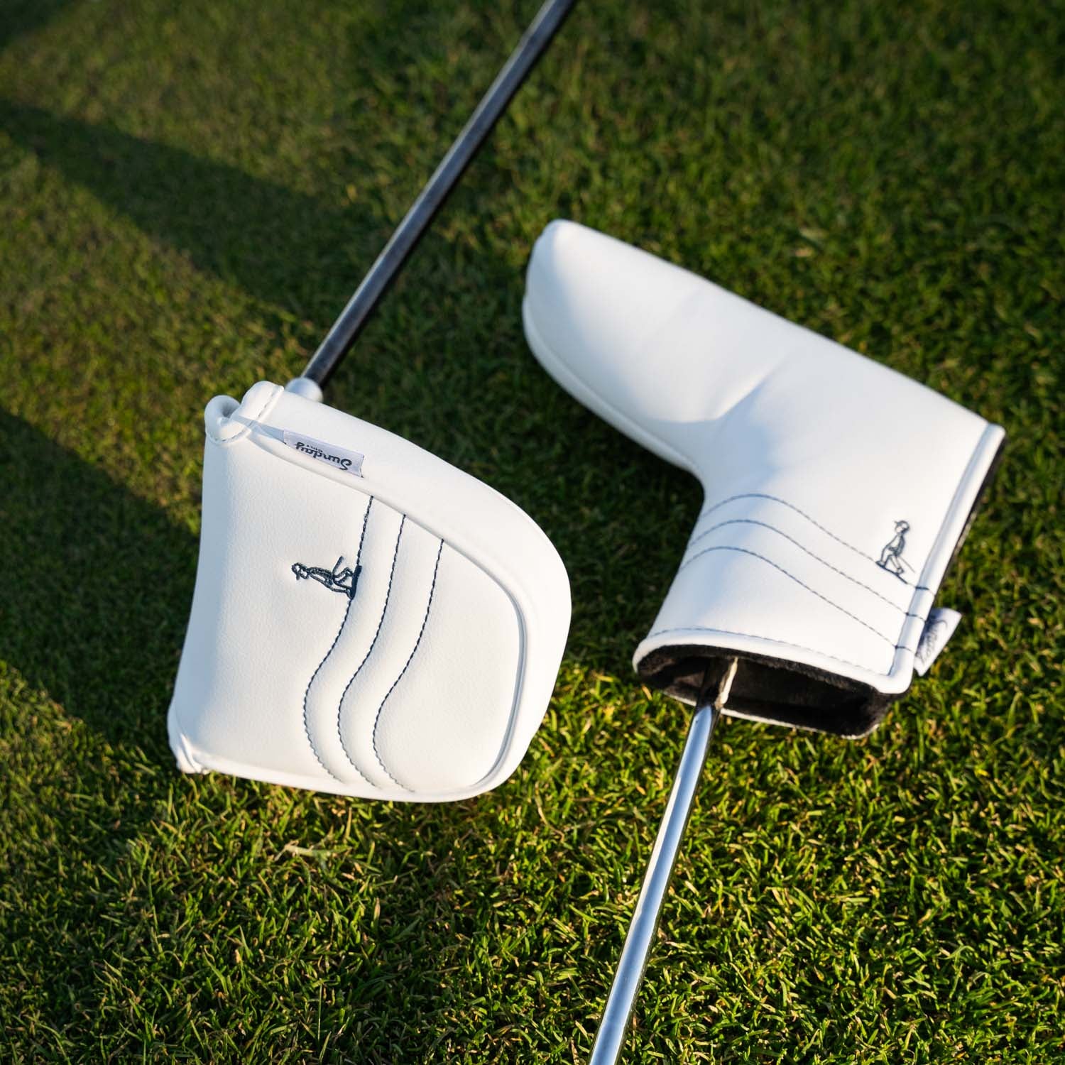 photo of blade putter golf headcover and mallet cover in white/navy vegan leather
