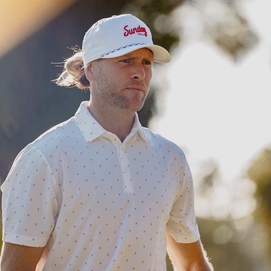 A man wearing usa rope golf hat